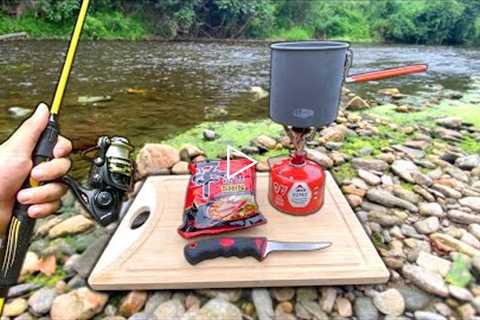 SPICY FISH RAMEN!! (Catch and Cook) Solo Creek Fishing