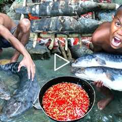 Primitive technology - Catches big fish at watterfull - Cooking eating show delicious